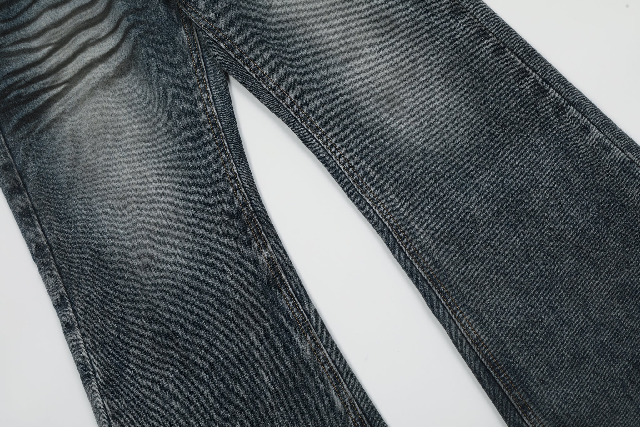 11KN Sanded Distressed Details Jeans #K5305